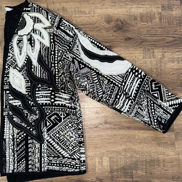 TANJAY Black and Cream Patterned Women's Cardigan - Picture 8 of 8